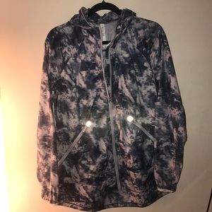 Lulu wins breaker/ raincoat